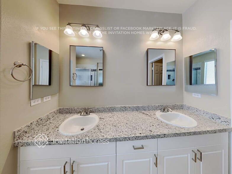 Building Photo - 9225 Longhorn Falls Ct