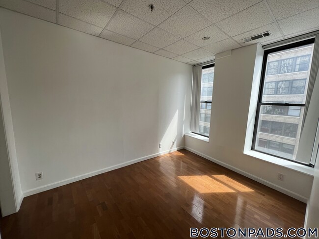 Building Photo - 72 Kneeland St