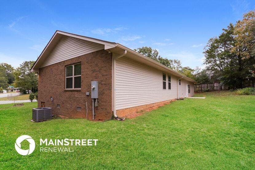 Building Photo - 1677 Pheasant Dr