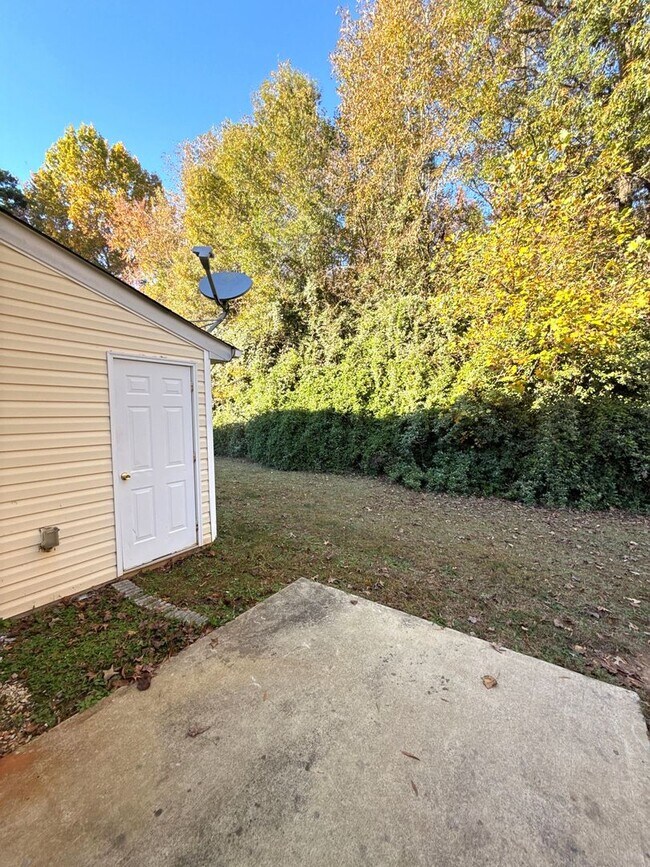 Building Photo - T.R. Lawing Realty Property