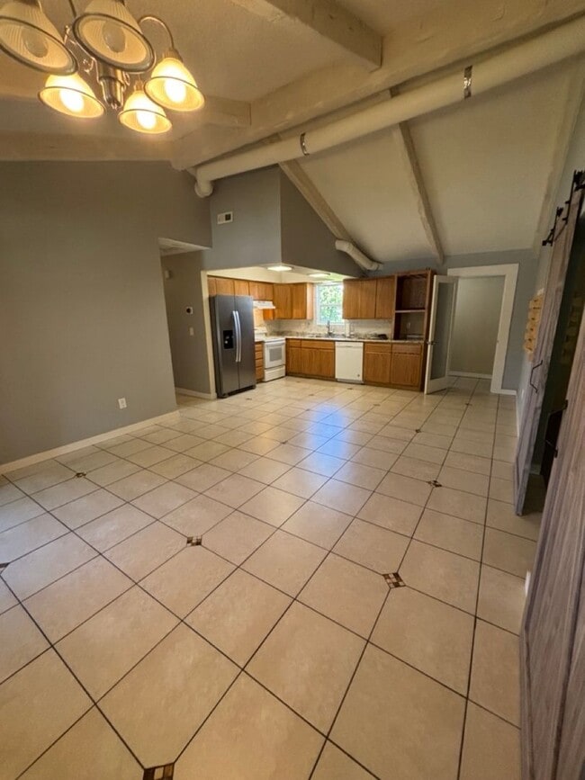 Building Photo - Charming 3-Bed Home in Hayden Lake — Spacious Lot & Attached Garage!