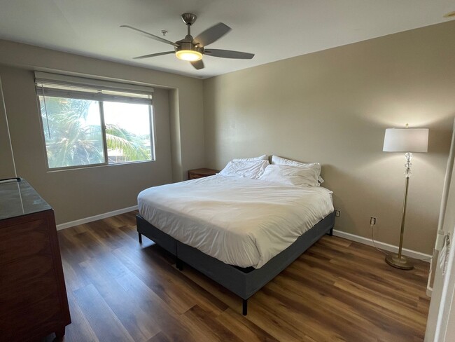 Building Photo - Top Floor Opukea Three Bedroom/Two Bathroom