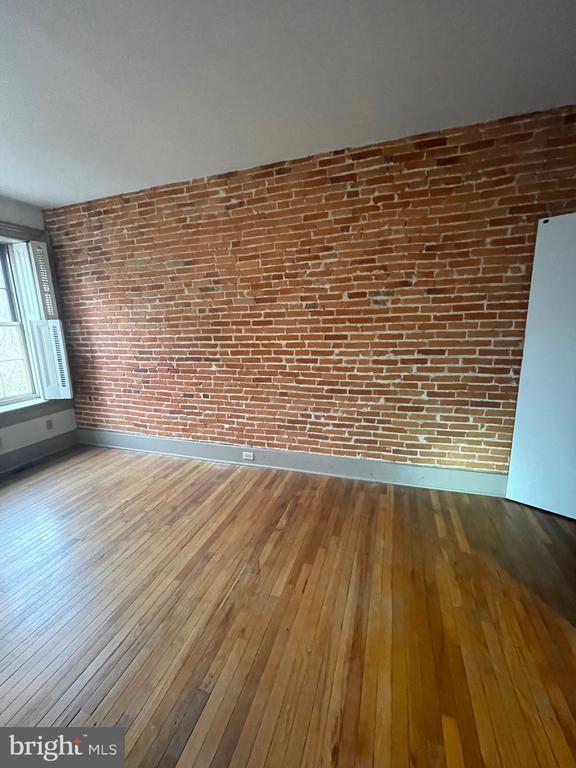 Building Photo - 222 Warren Ave