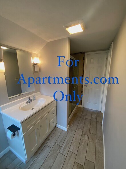 Building Photo - 105 Hunt Ave