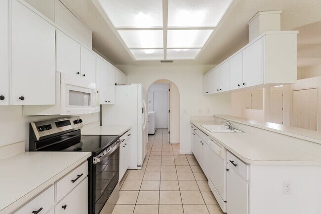 Building Photo - "Charming 3-Bed, 2-Bath Home in Hudson, FL...