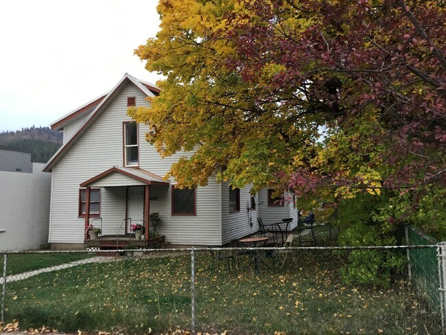 Building Photo - All utilities Included 1 bedroom, 1 bath t...