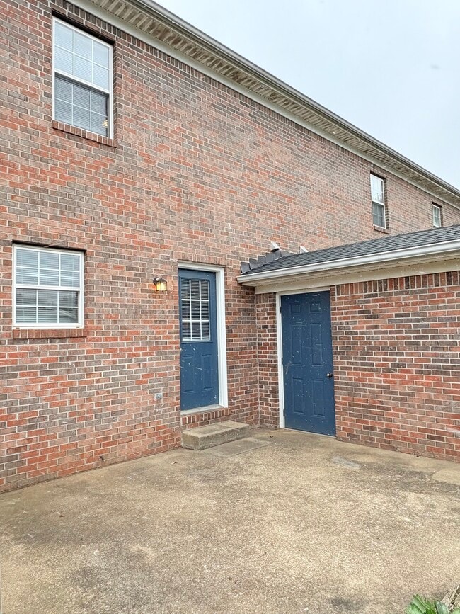 Building Photo - 130 Bright St