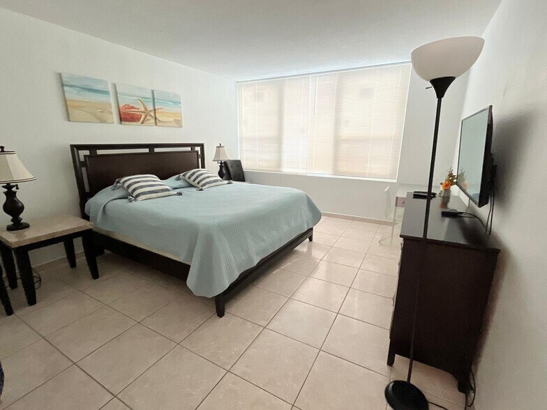 Building Photo - 3505 S Ocean Dr