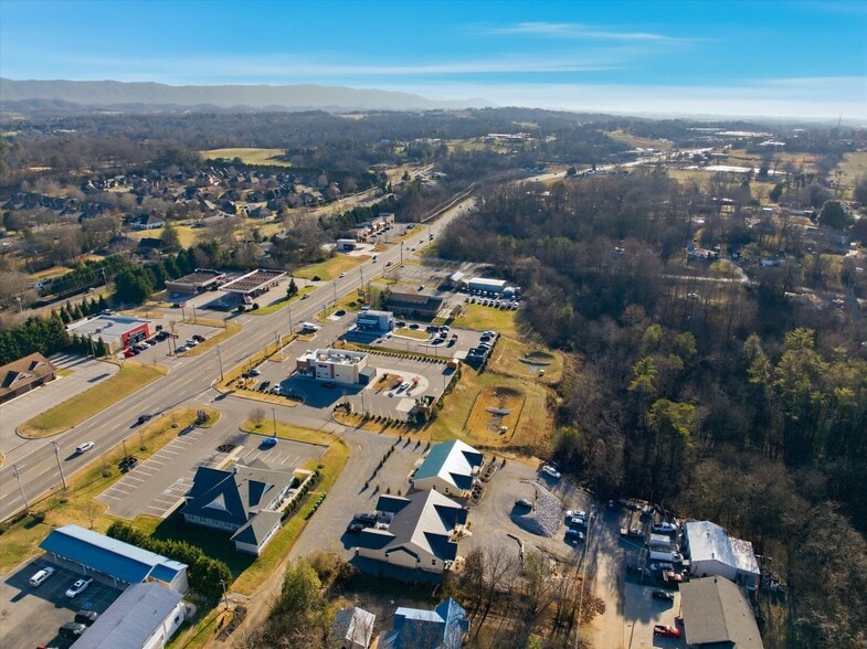 Building Photo - 1912 Laurel Ln