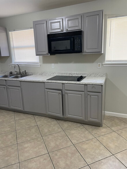 Building Photo - 6254 Kuebel Dr