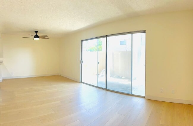 Building Photo - Beautiful 2 bedroom Condo