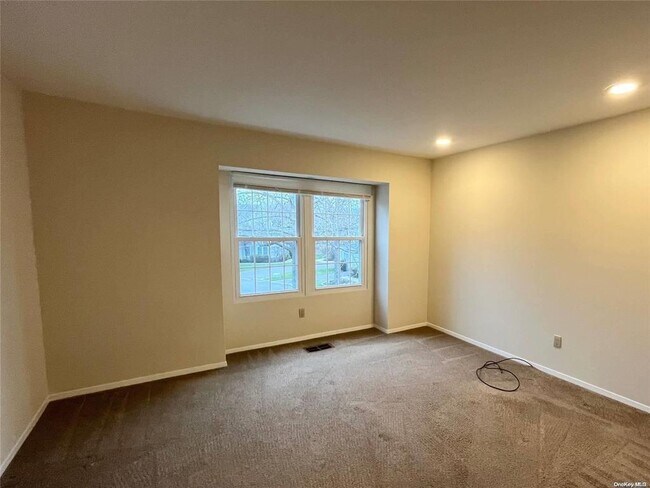 Building Photo - 120 Lakebridge Dr S