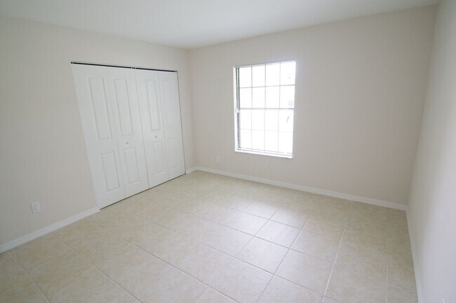 Building Photo - Waterfront 3BR Home on Canal | Spacious Yard | Lawn Care Included | Pet Friendly