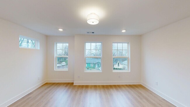 Building Photo - 602 S 11th St