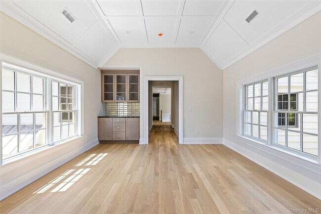 Building Photo - 42 Mamaroneck Rd