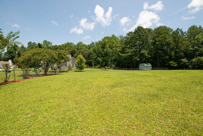 Building Photo - 304 Gaston Ct