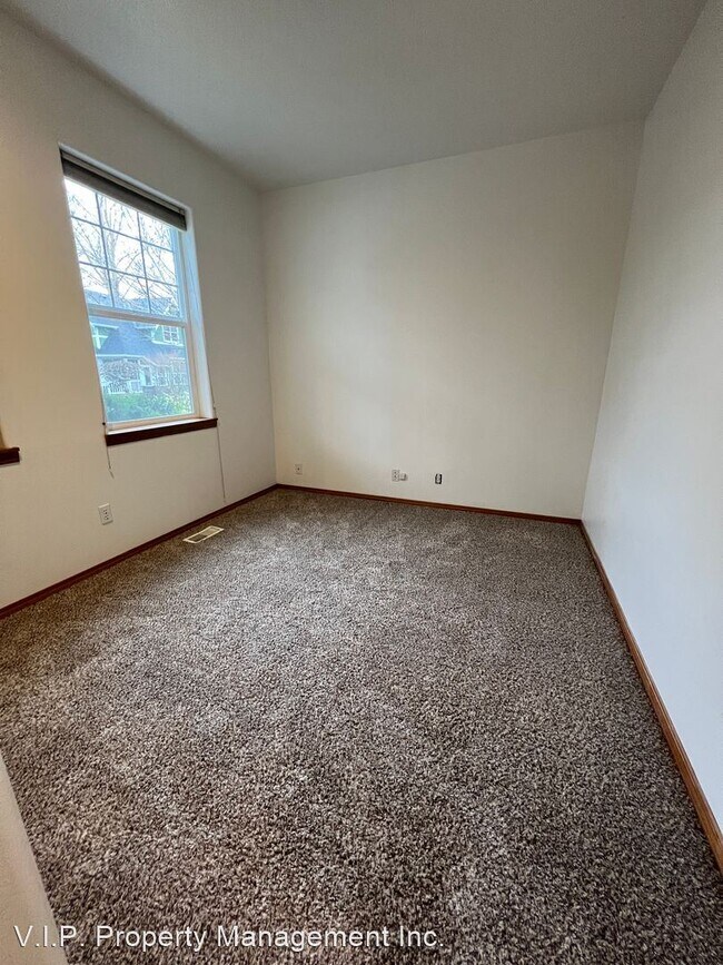 Building Photo - 3 br, 2 bath House - 1228 NE Multnomah Dr.