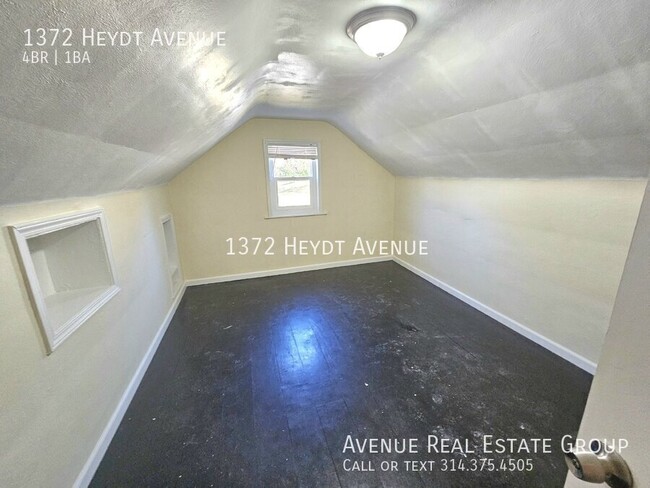 Building Photo - Charming 2-Bedroom Gem on Heydt Avenue wit...