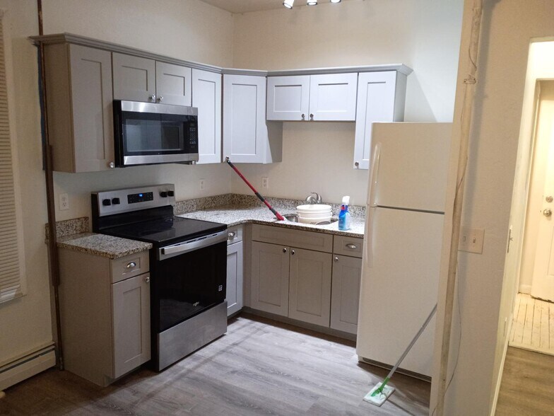 Building Photo - 146 Chandler St