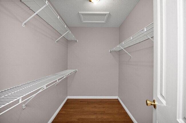 Building Photo - 1125 Oak St