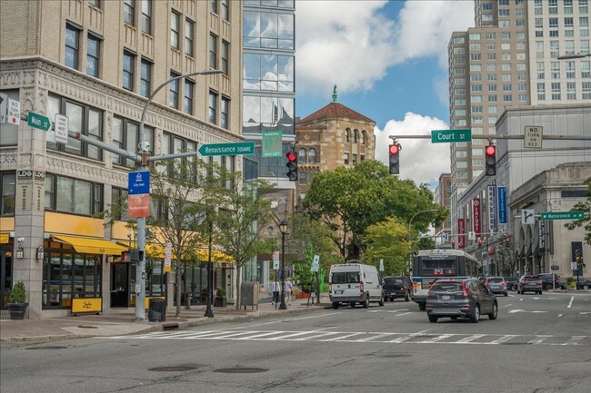 Building Photo - Brentwood Condominiums