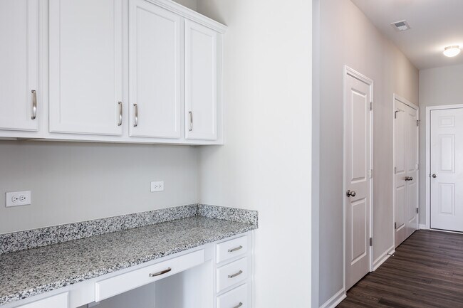 Building Photo - 628 Metro Sta