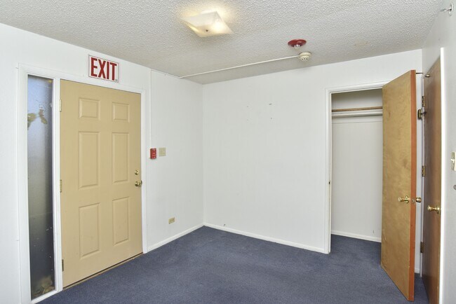 Building Photo - 5741 W Cedar Ave