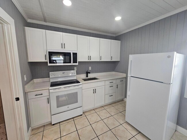 Building Photo - 425 Ardmore Rd