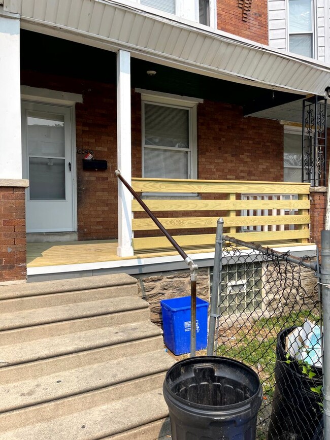 Building Photo - Remodeled 3BR House Steps to LaSalle Unive...