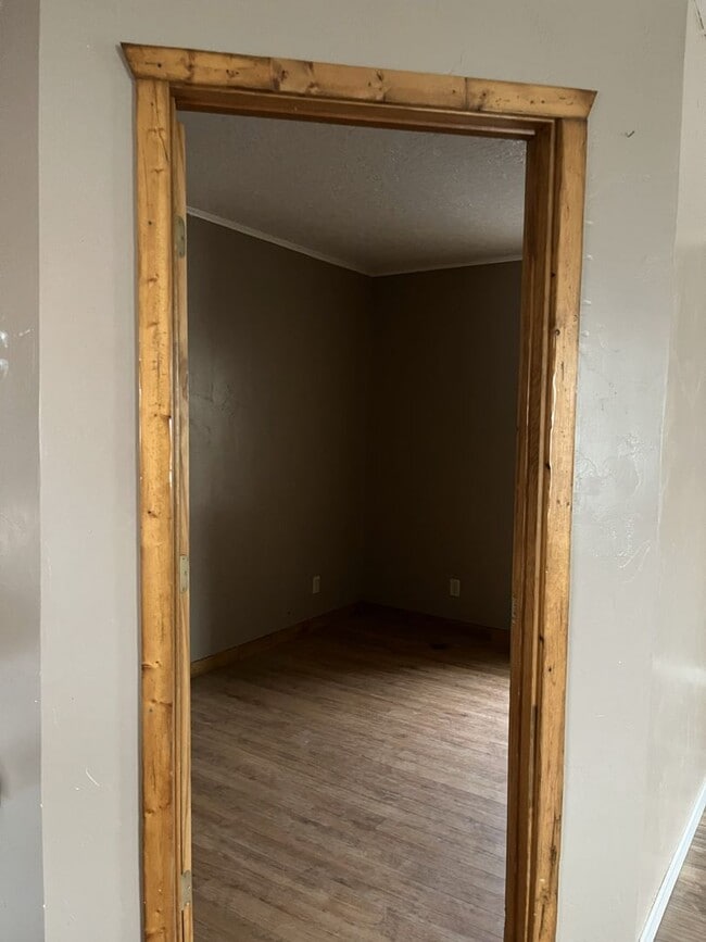 Building Photo - Cute 1 Bed 1 Bath Home with Attached Garage