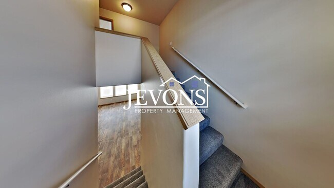 Building Photo - 708 N 29th Ave