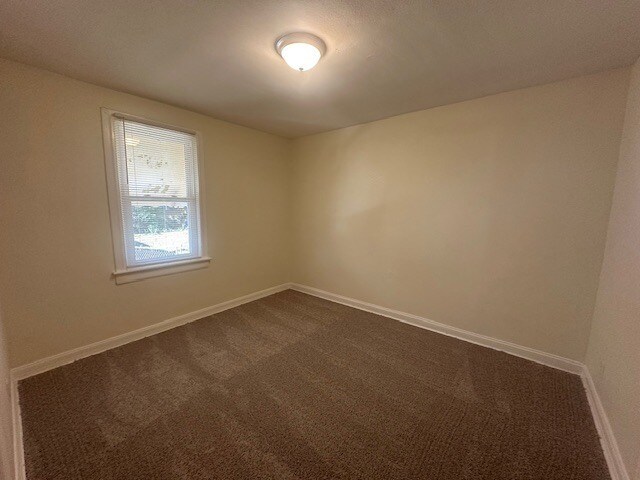 Building Photo - Updated 3BR Home with Fenced Yard & Garage