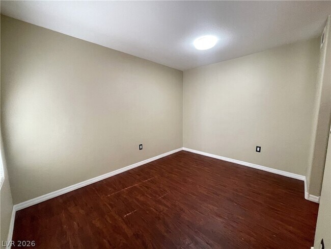 Building Photo - 555 E Silverado Ranch Blvd