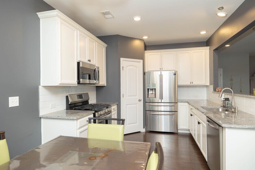 Building Photo - 7245 Heritage Oak Ct