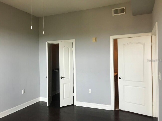 Building Photo - 501 Mirasol Cir