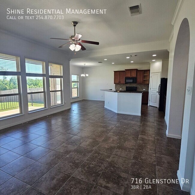 Building Photo - 716 Glenstone Dr