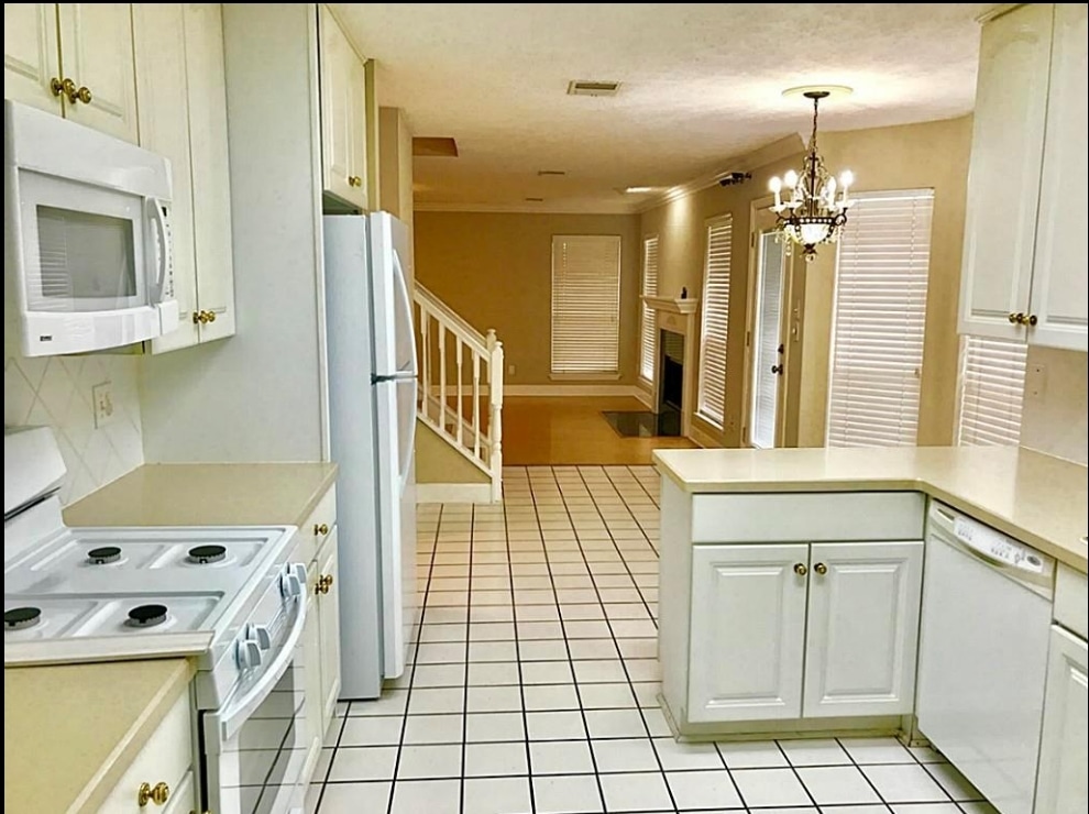 Kitchen and Living room seperated - 17414 Ivy Brook Ct