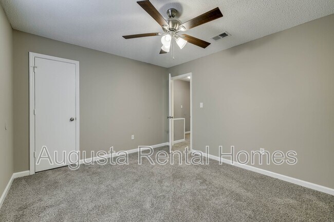 Building Photo - 146 Chalet N Blvd