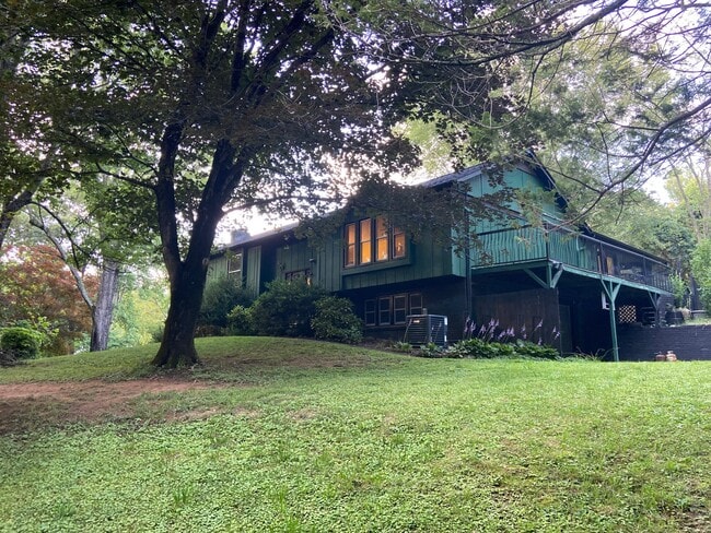 Building Photo - 33 Fairfield Dr