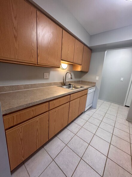 Building Photo - Woodhues Apartments