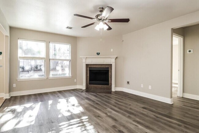 Building Photo - 18469 Sunrise Oaks Ct