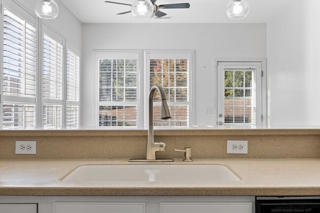 Building Photo - **Lovely 4/2.5 House in Wakefield Plantation**