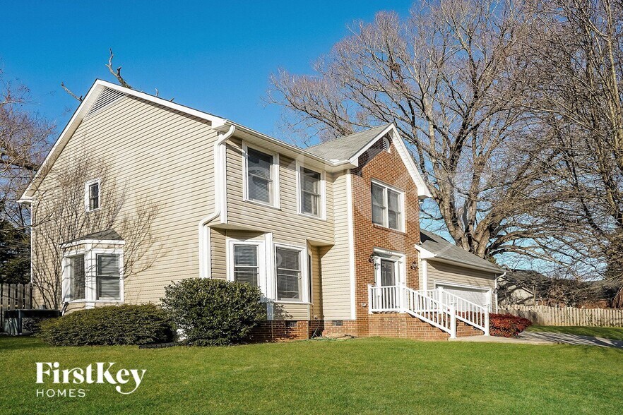 Building Photo - 3622 Two Oaks Dr
