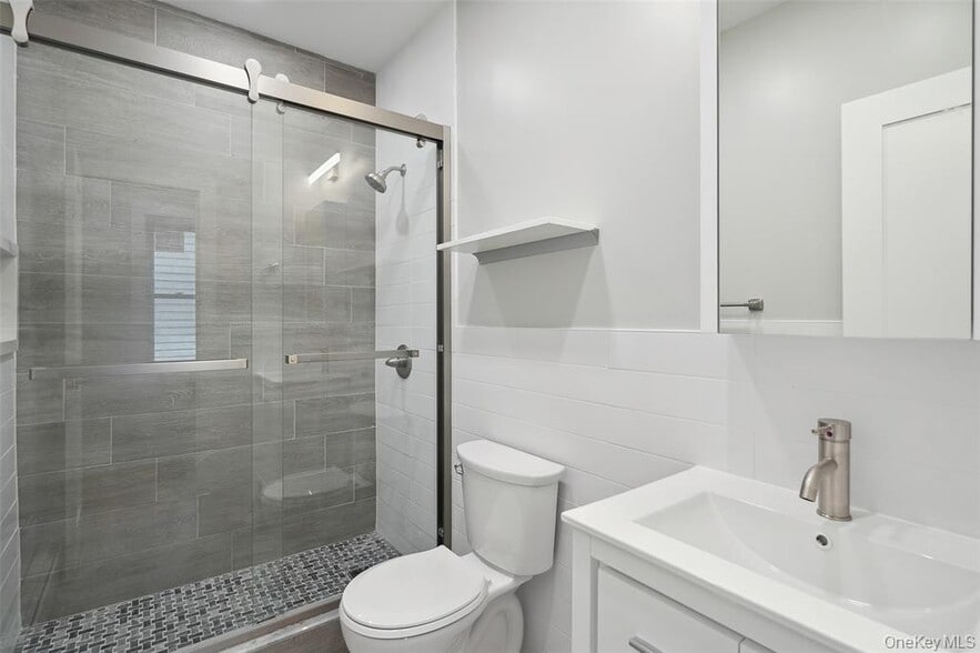 Building Photo - 405 Grand St