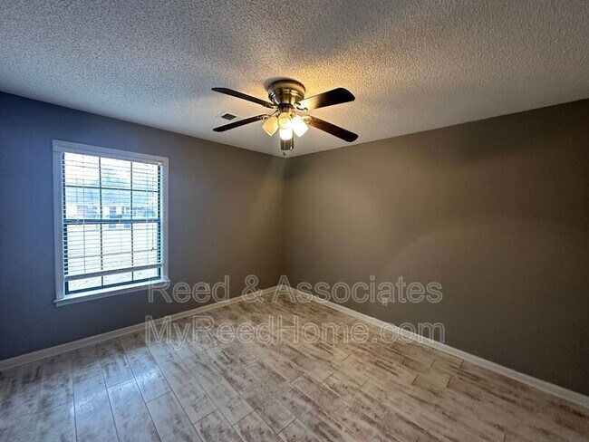 Building Photo - 3115 Santa Valley St