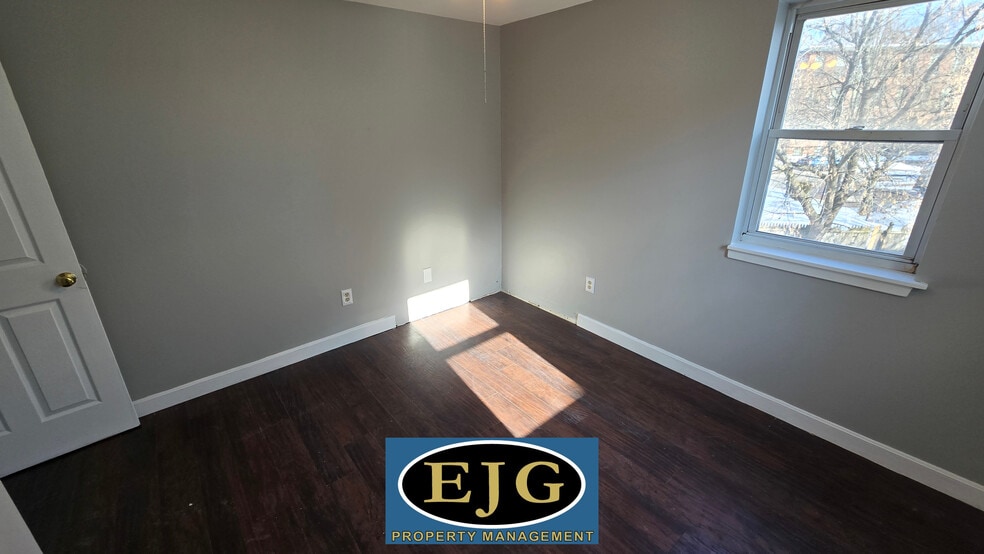 Building Photo - 26 Ledge St