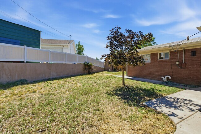 Building Photo - 555 S 1300 E