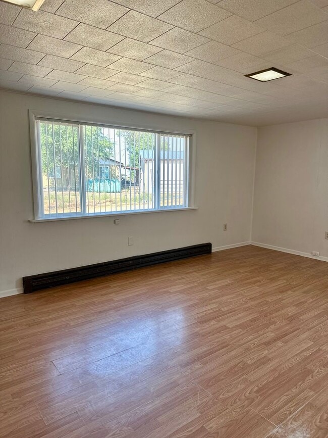 Building Photo - Nice home for rent in Metolius!