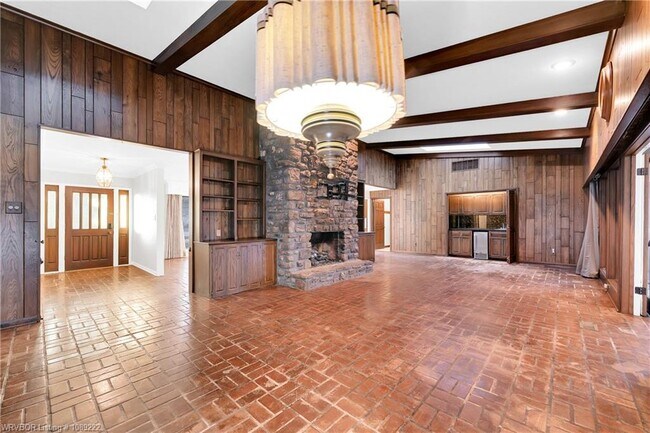 Building Photo - 2411 S 46th St