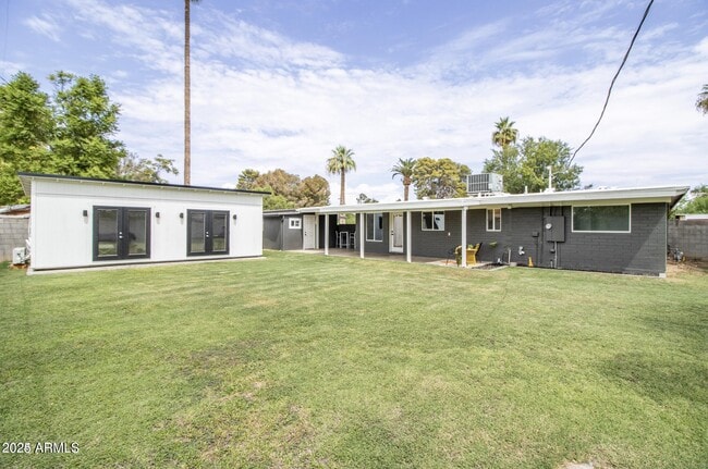 Building Photo - 1509 E Rancho Dr
